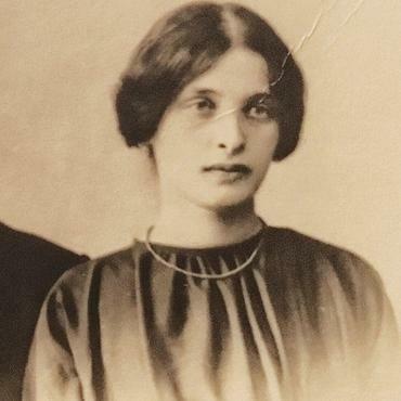 Lipa  & Klara (Italy, 1911)RESIZED.jpeg