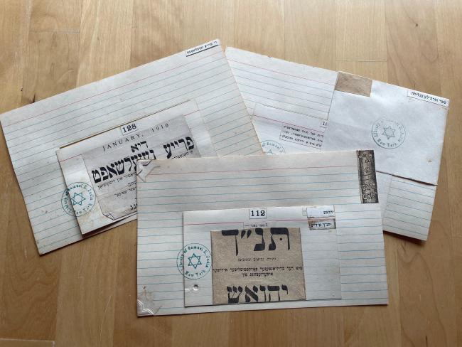 Three card catalogue cards: 1) Tanakh by Yehoash 2) Di Fraye Gezelshaft 3) Sefer Torahle b'Glile