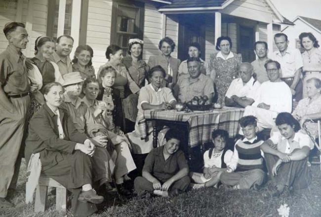 Photograph of Yiddish writers at a summer getaway