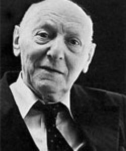 Black and white photo of Isaac Bashevis Singer wearing a suit and tie and looking at camera