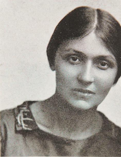 Kadia Molodowsky as pictured in Yidishe dikhterins.jpg