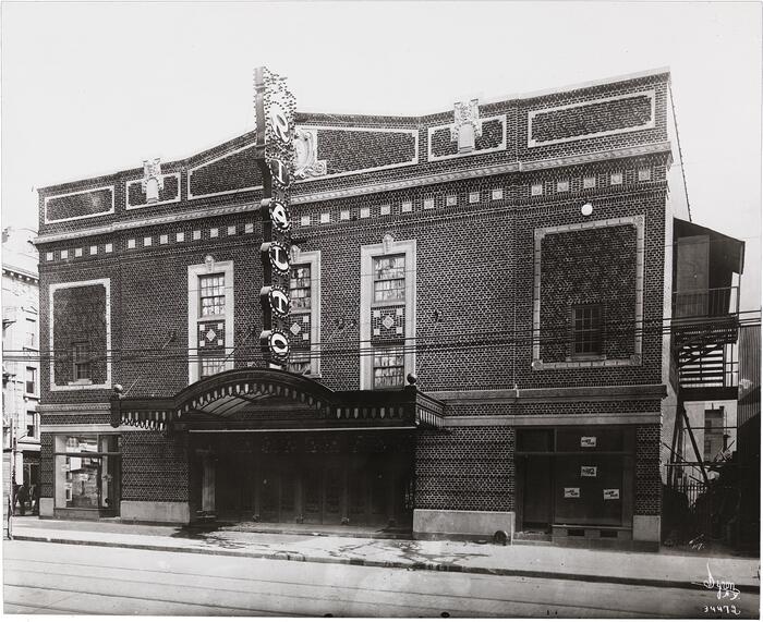 The exterior of the Rialto Theatre in Brooklyn, 1916