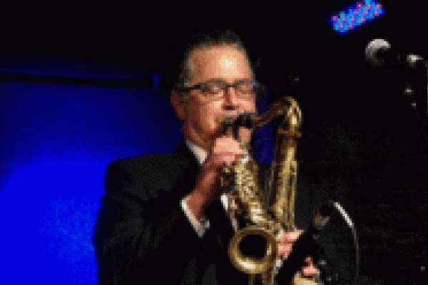 Paul Shapiro playing saxophone. 