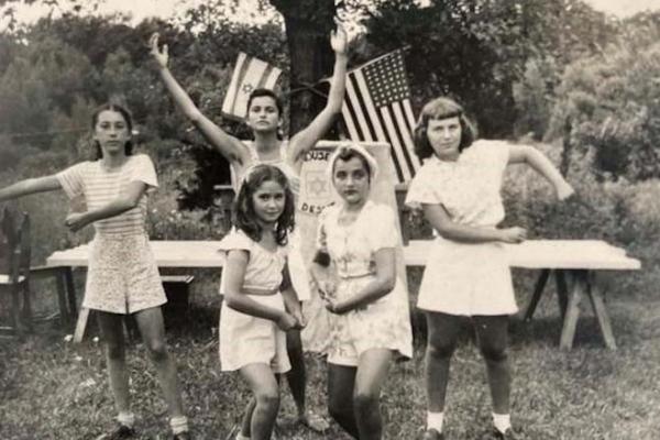 Jewish campers posing in front of American and Israeli flags