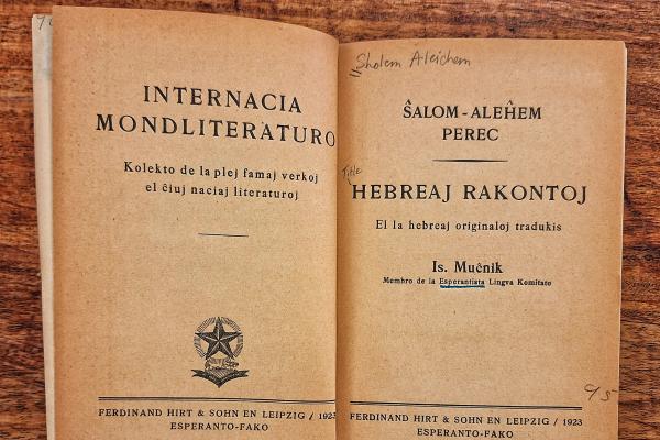 The front pages of Hebreaj Rakontoj, an Esperanto translation of Sholem Aleichem and I.L. Peretz